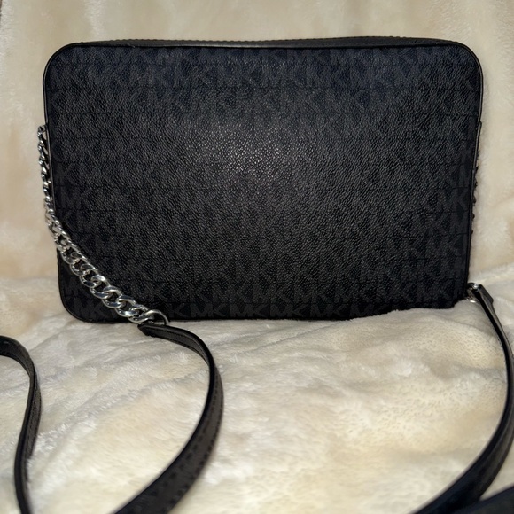Michael Kors Gray and Black Crossbody Bag with chain strap, like new - Picture 5 of 10